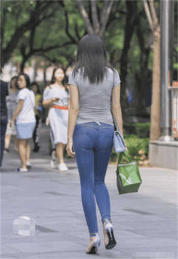 咸小樱现在在哪直播