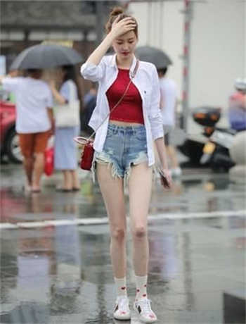 大妈怀了小伙子的孩子