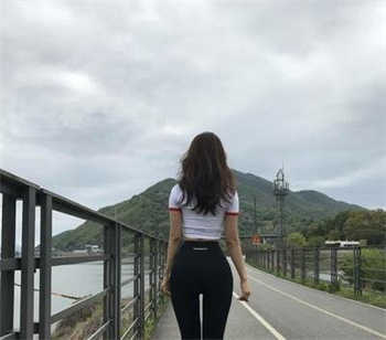 掀裙子电影网