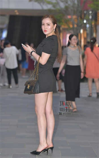 妻子在家修水管