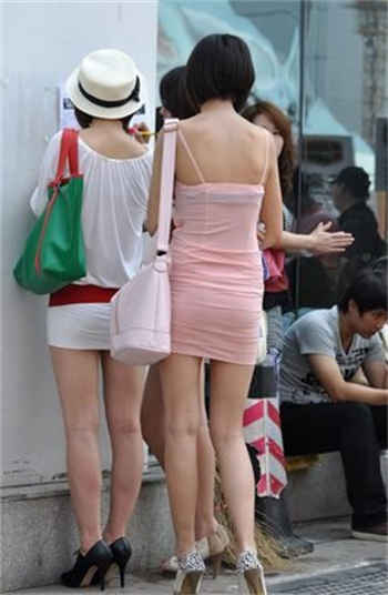 卖房女销售艾丽丽