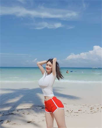女人练瑜伽尴尬图片