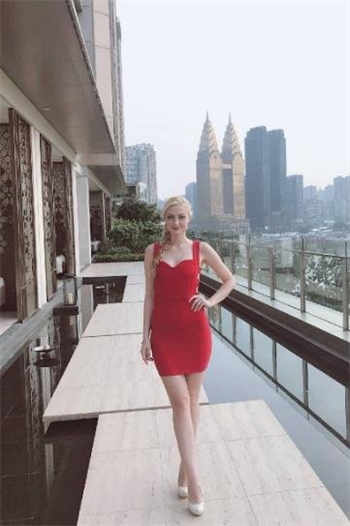 为丈夫晋升的妻子中字