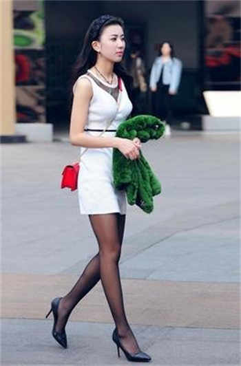 美女羞羞动作图片