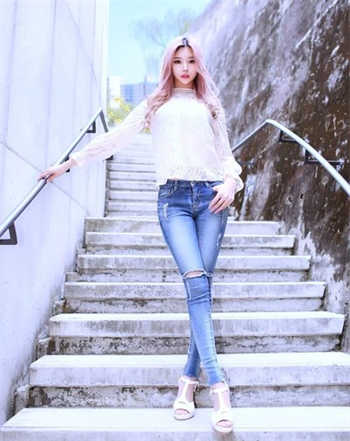 六年级女童白丝小脚丫