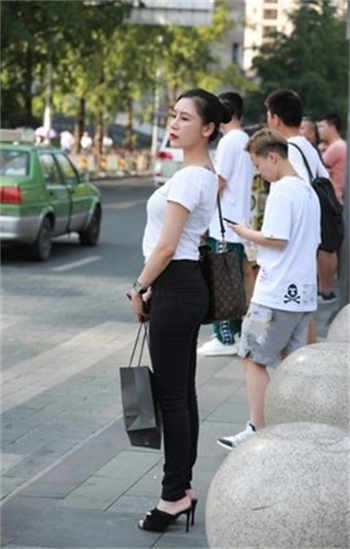 美杜莎变成蛇视频