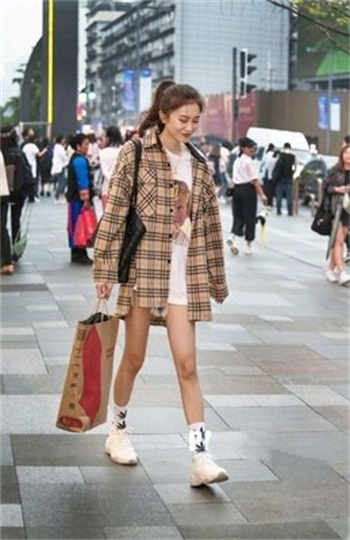 贾宝玉与王熙凤香车小说